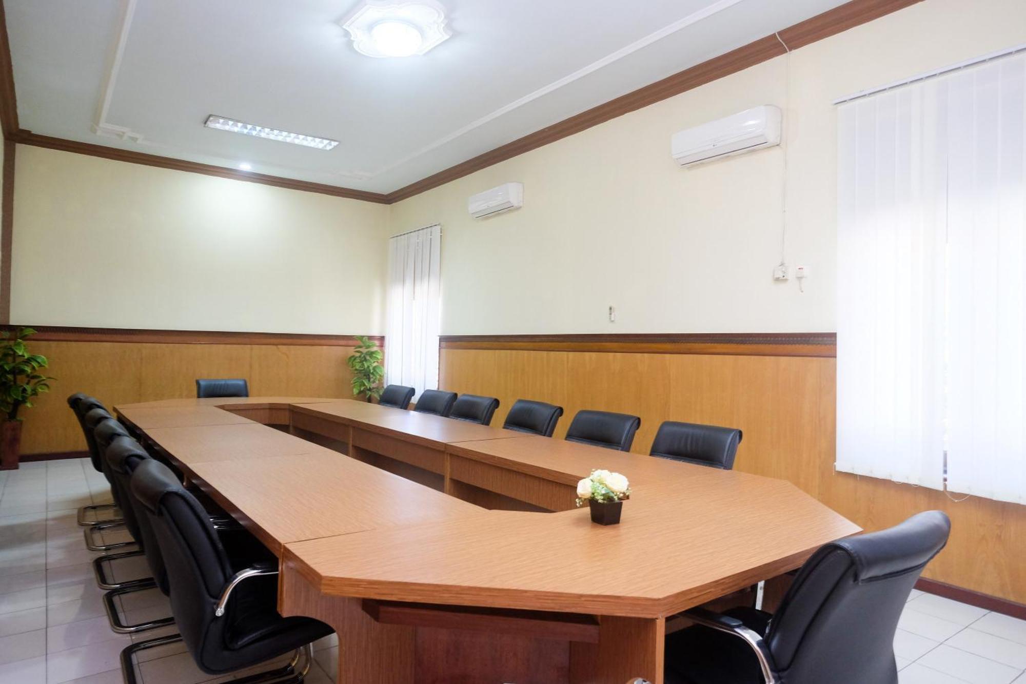 Urbanview Hotel Dedy Jaya Brebes מראה חיצוני תמונה