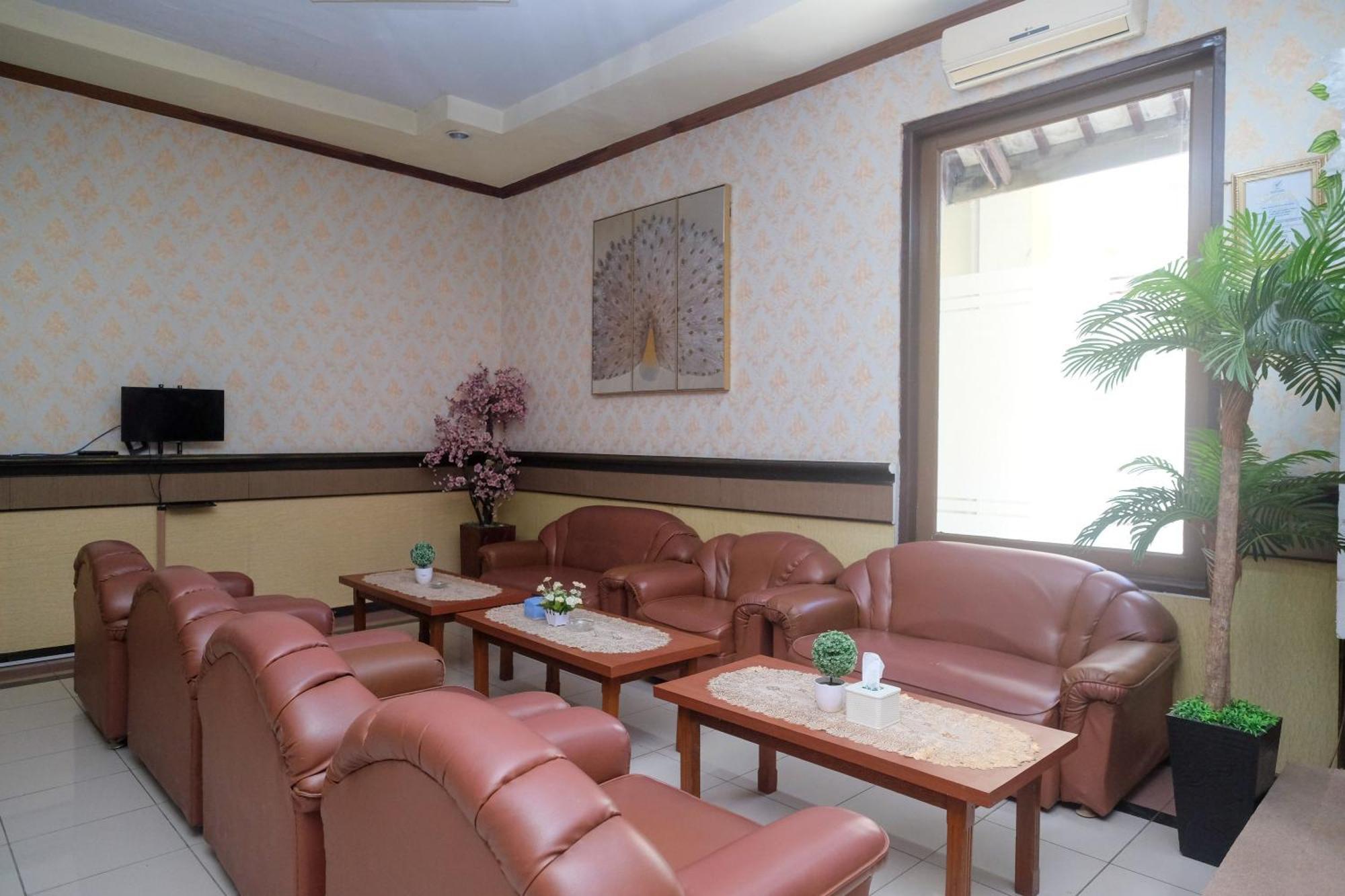 Urbanview Hotel Dedy Jaya Brebes מראה חיצוני תמונה