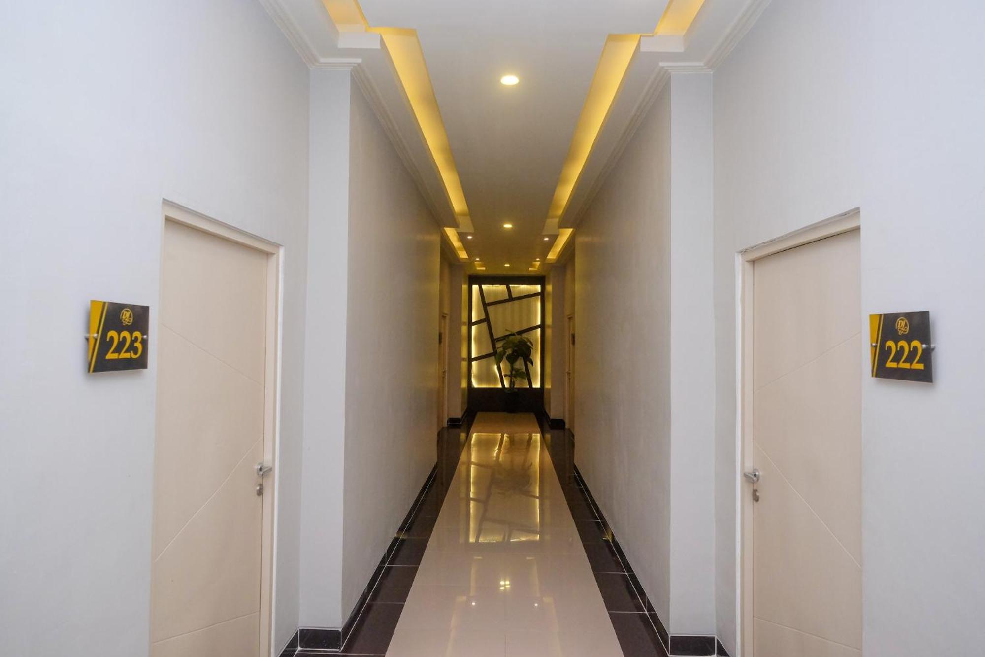 Urbanview Hotel Dedy Jaya Brebes מראה חיצוני תמונה