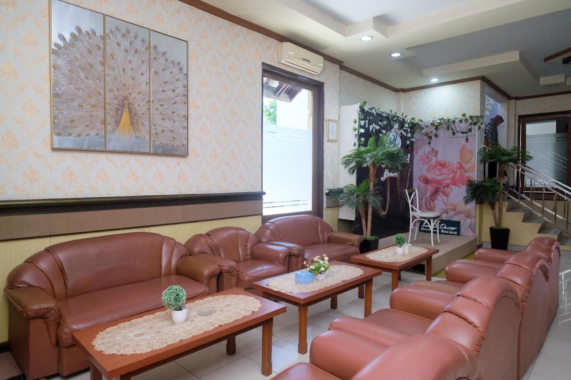 Urbanview Hotel Dedy Jaya Brebes מראה חיצוני תמונה