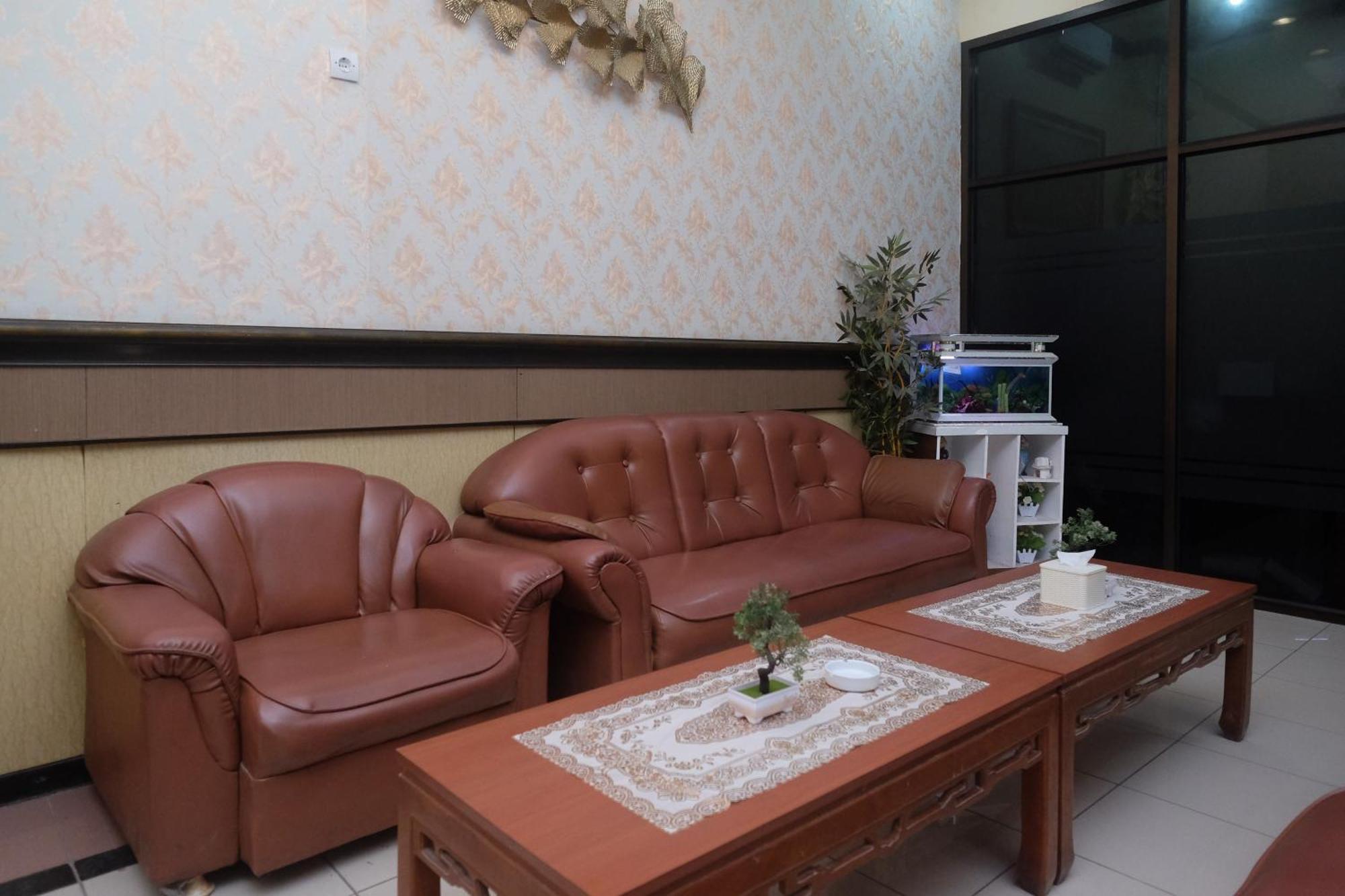Urbanview Hotel Dedy Jaya Brebes מראה חיצוני תמונה