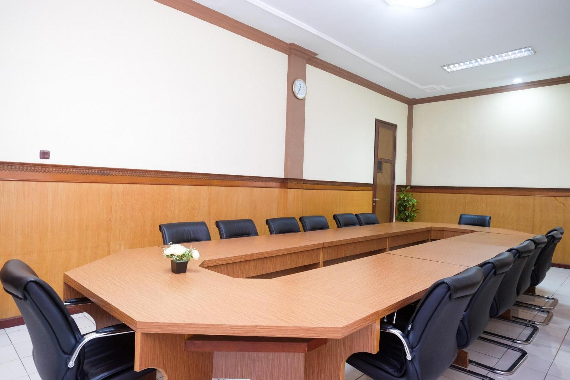 Urbanview Hotel Dedy Jaya Brebes מראה חיצוני תמונה
