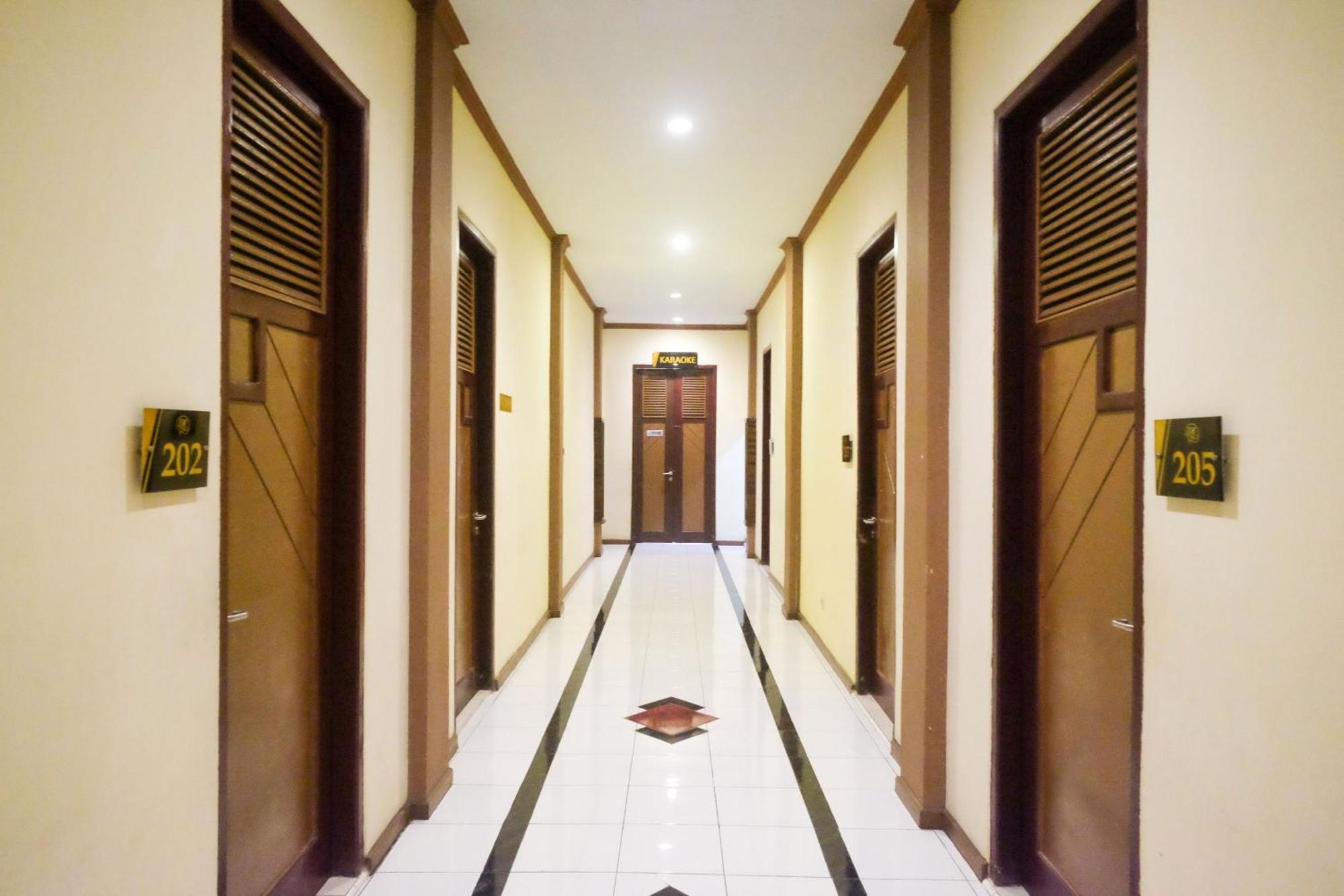 Urbanview Hotel Dedy Jaya Brebes מראה חיצוני תמונה