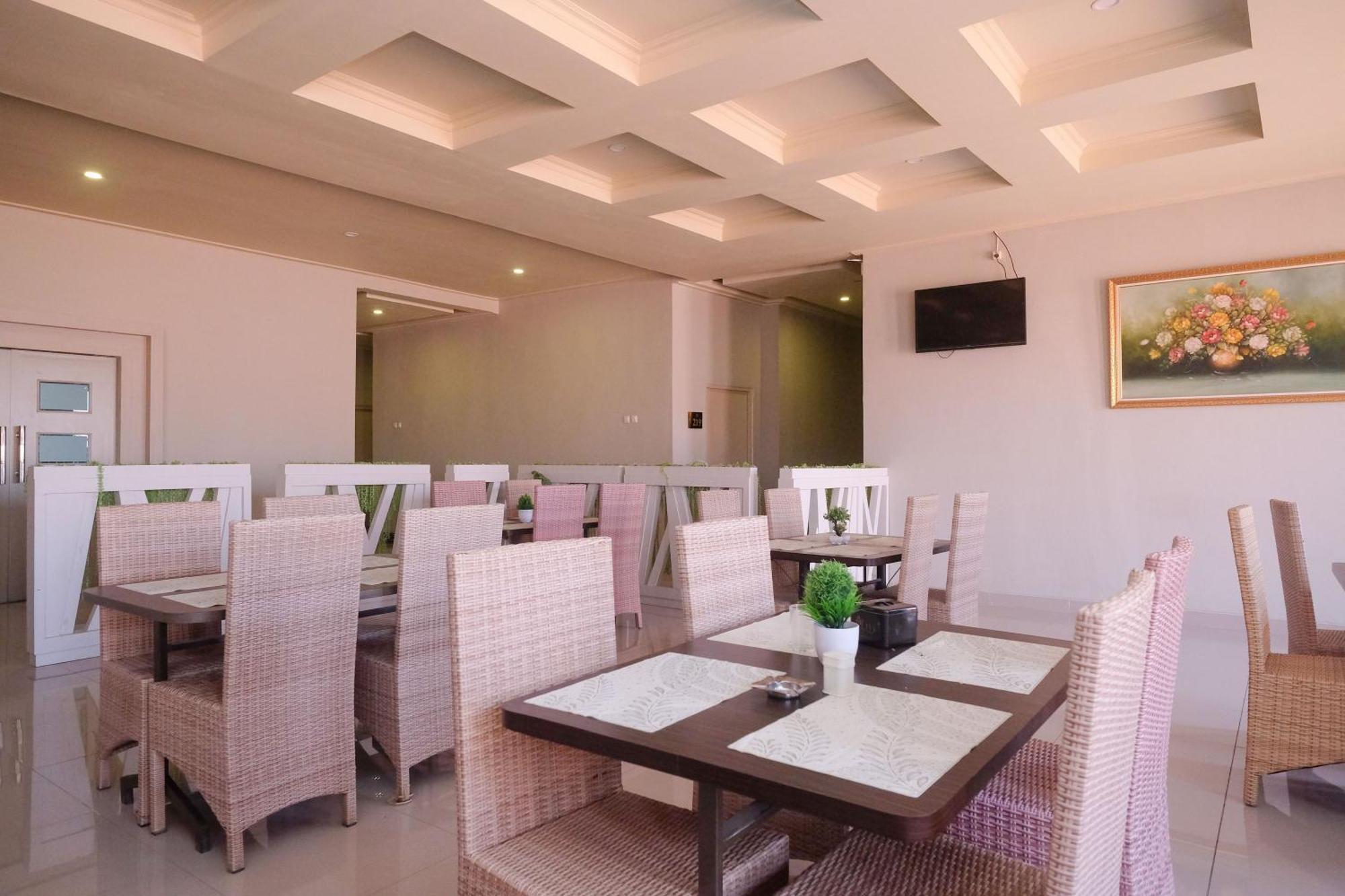 Urbanview Hotel Dedy Jaya Brebes מראה חיצוני תמונה