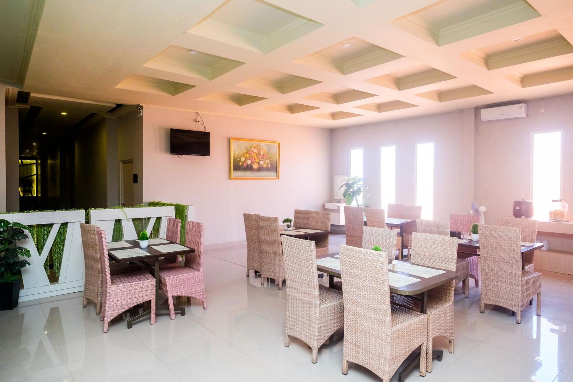 Urbanview Hotel Dedy Jaya Brebes מראה חיצוני תמונה