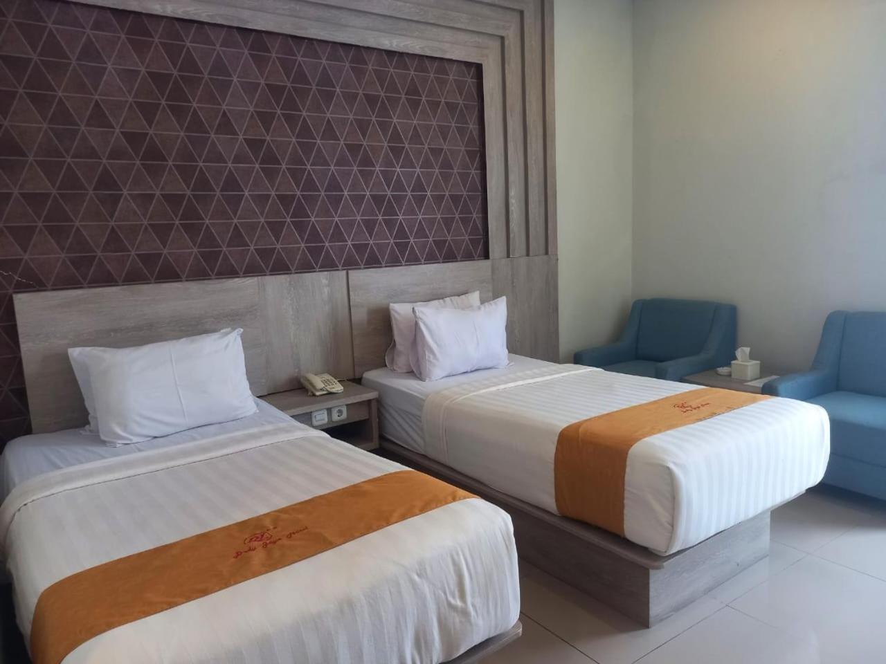 Urbanview Hotel Dedy Jaya Brebes מראה חיצוני תמונה