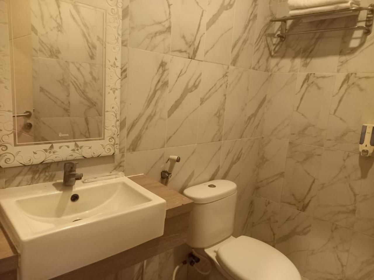Urbanview Hotel Dedy Jaya Brebes מראה חיצוני תמונה