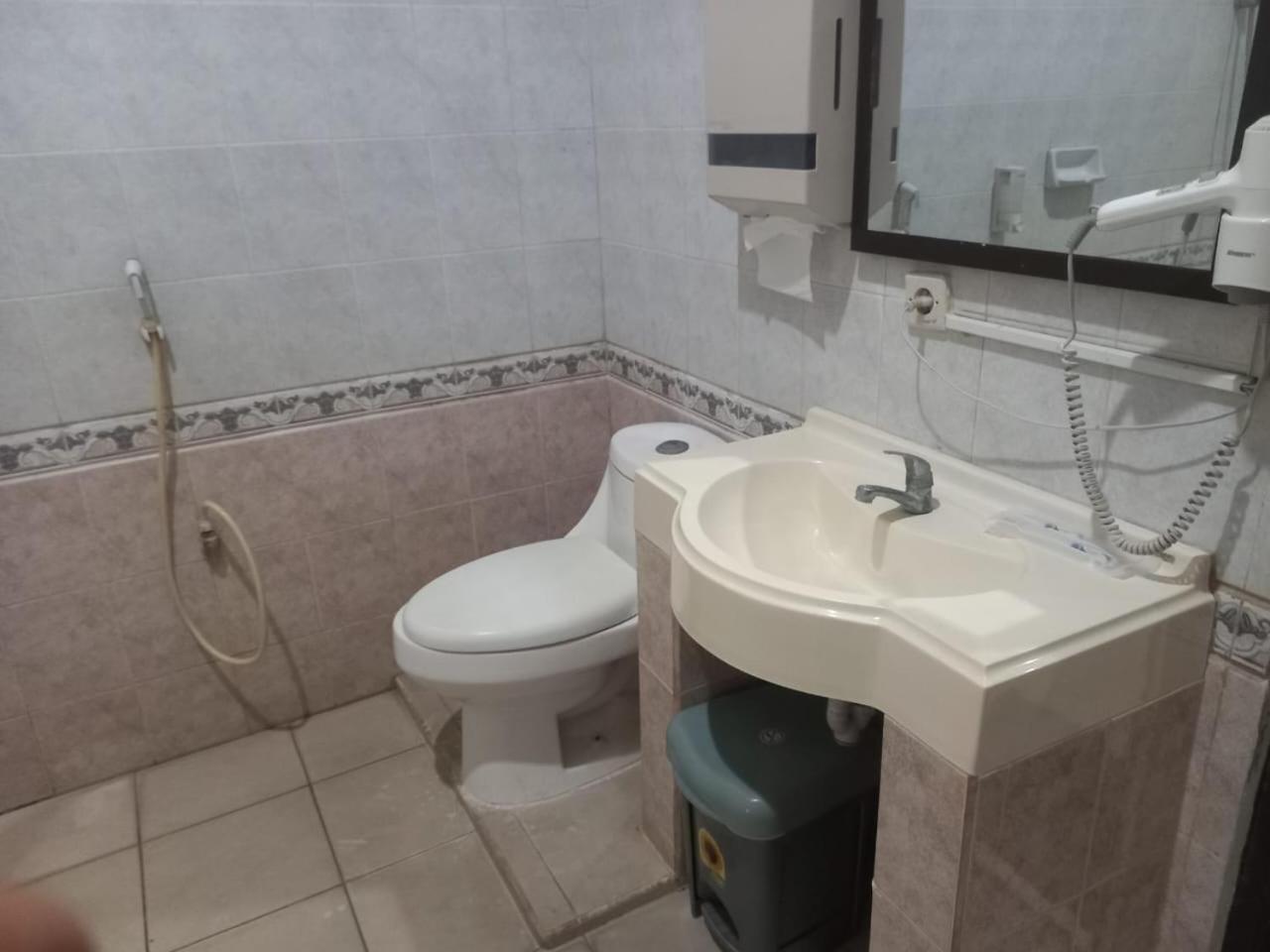 Urbanview Hotel Dedy Jaya Brebes מראה חיצוני תמונה