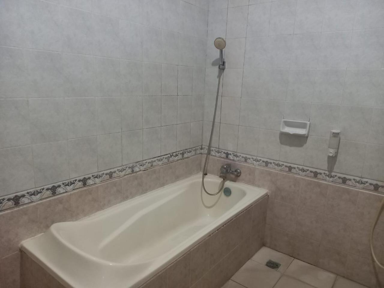 Urbanview Hotel Dedy Jaya Brebes מראה חיצוני תמונה
