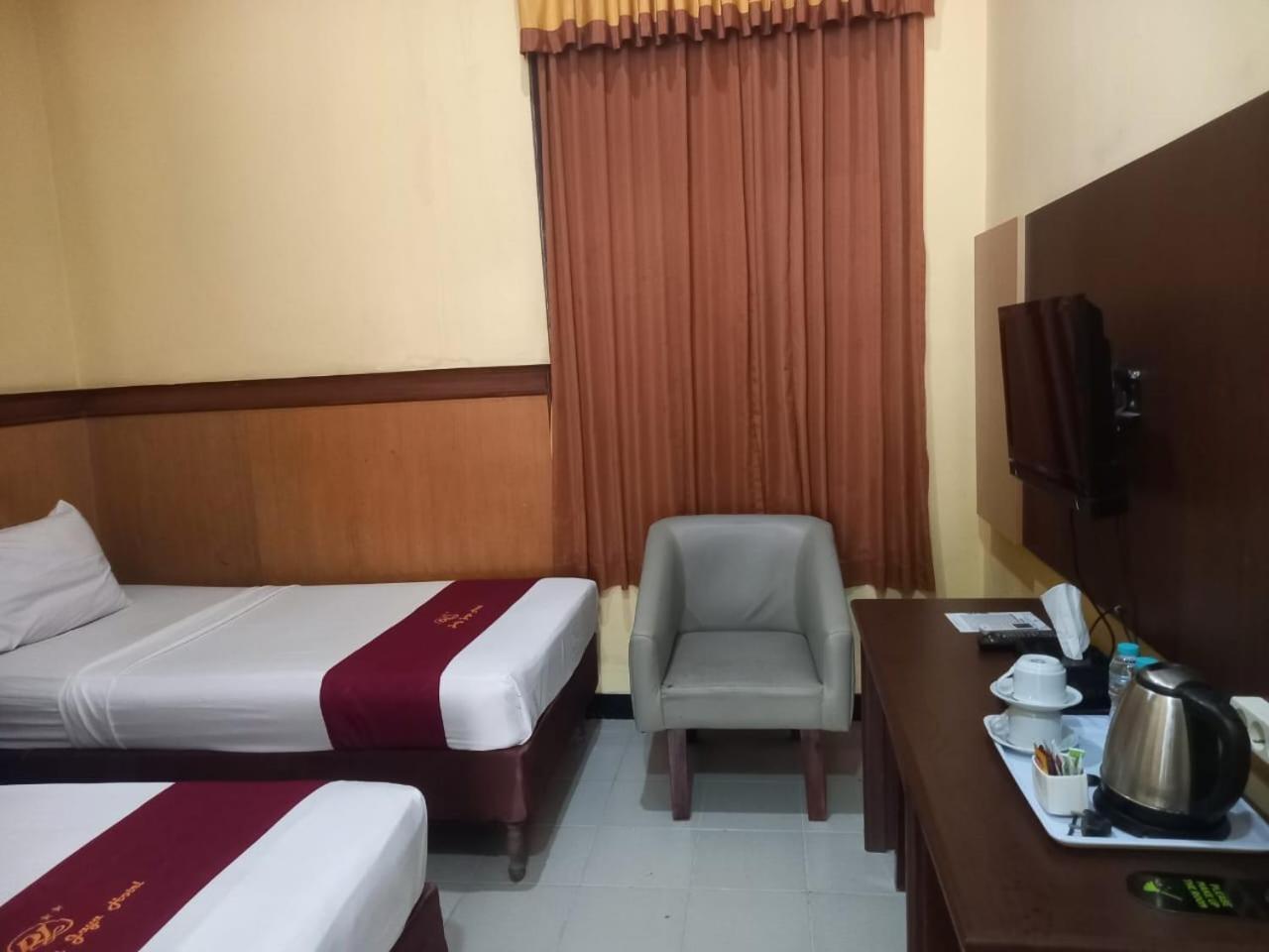 Urbanview Hotel Dedy Jaya Brebes מראה חיצוני תמונה