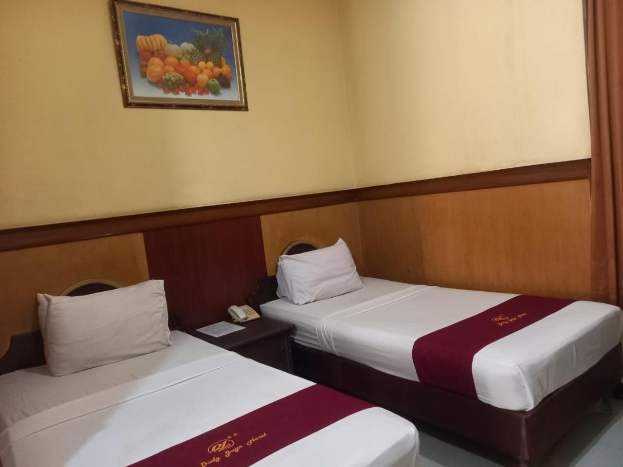 Urbanview Hotel Dedy Jaya Brebes מראה חיצוני תמונה