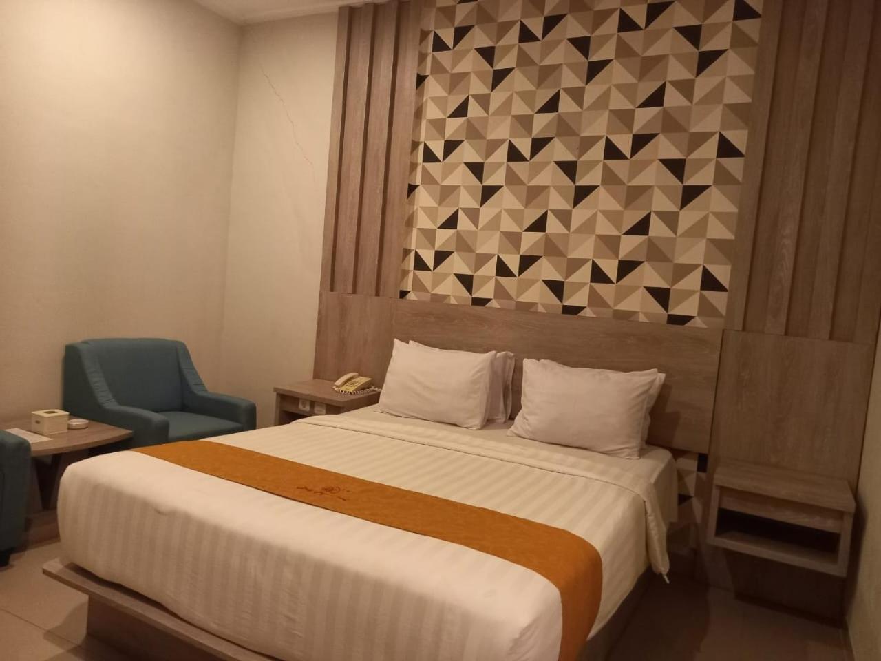 Urbanview Hotel Dedy Jaya Brebes מראה חיצוני תמונה