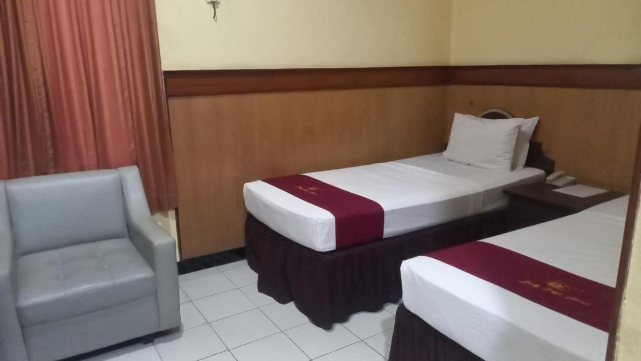 Urbanview Hotel Dedy Jaya Brebes מראה חיצוני תמונה