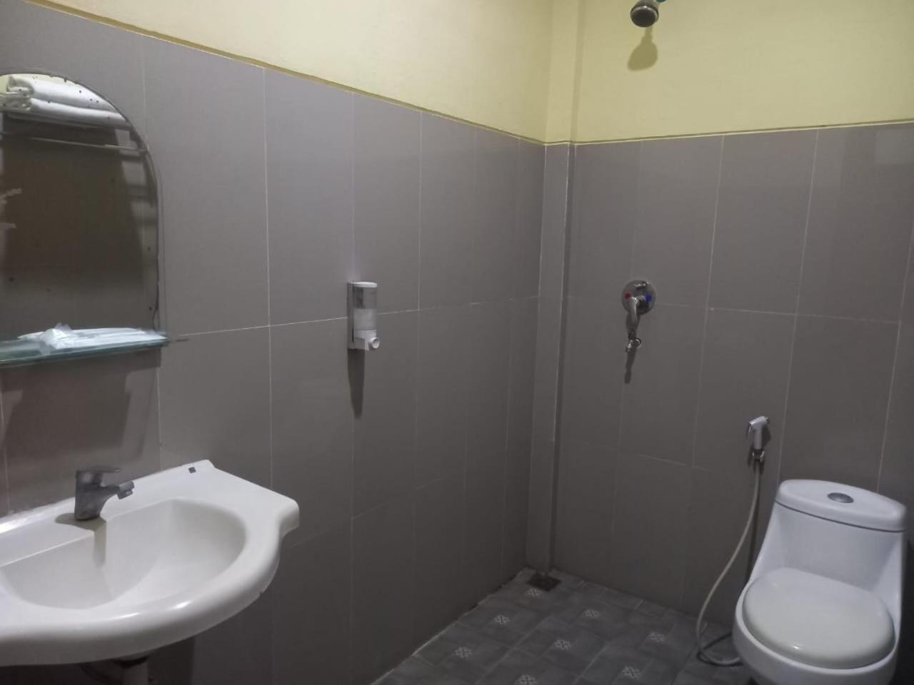Urbanview Hotel Dedy Jaya Brebes מראה חיצוני תמונה