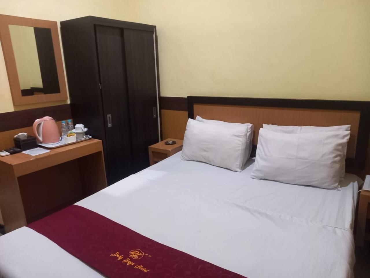 Urbanview Hotel Dedy Jaya Brebes מראה חיצוני תמונה