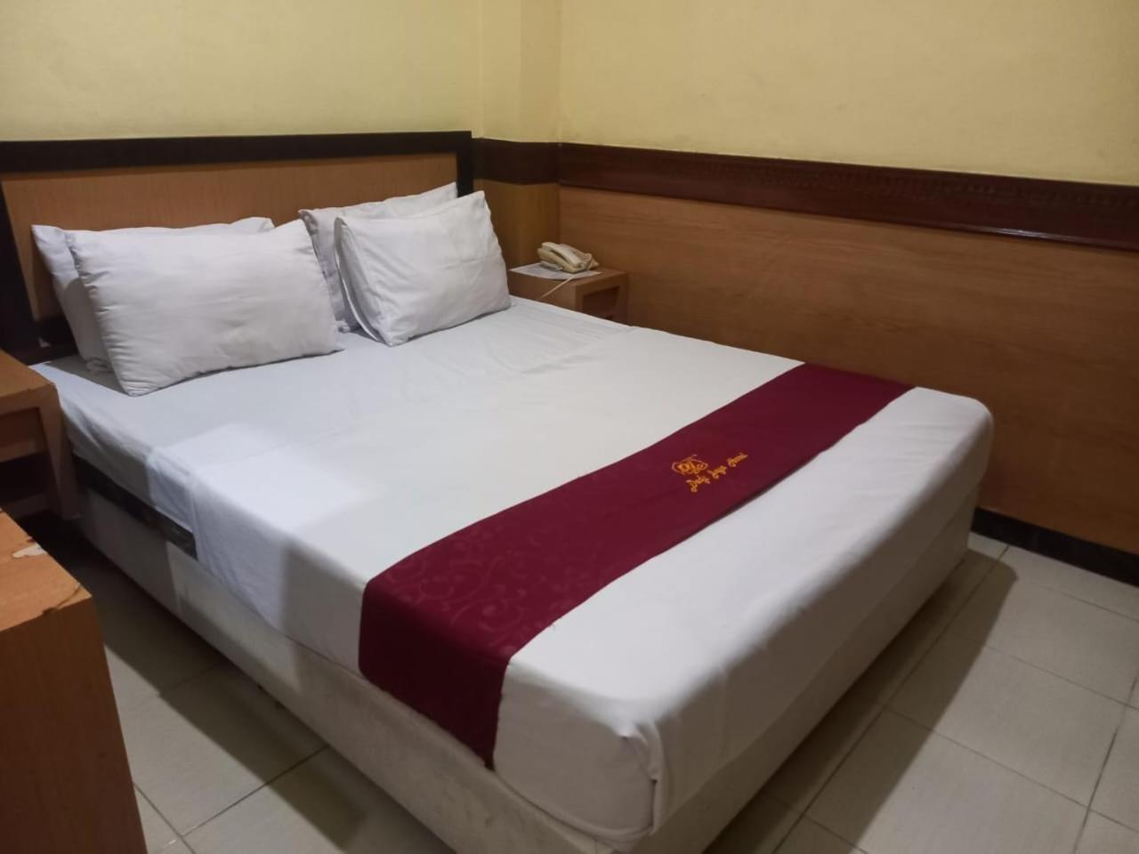 Urbanview Hotel Dedy Jaya Brebes מראה חיצוני תמונה